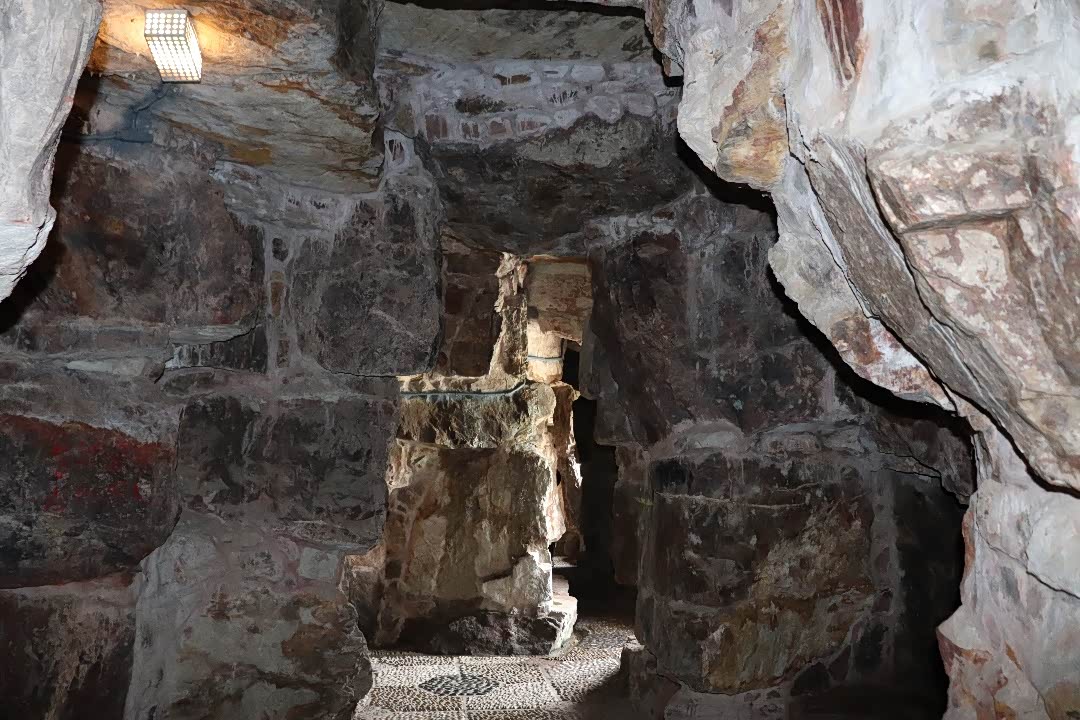 钻山洞简谱_钻山洞图片卡通(2)