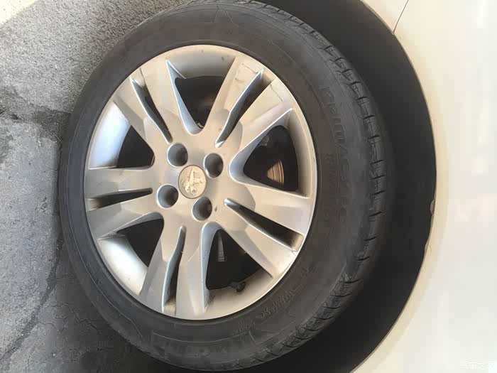 【图】黑心商家标致4S店给3008新车换旧轮胎