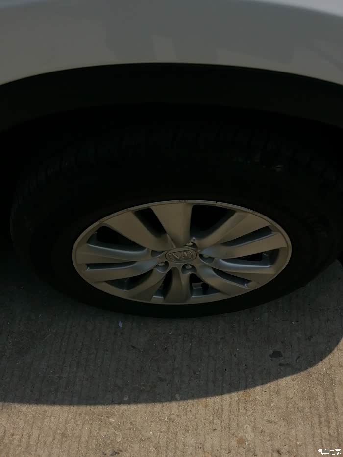 【图】15款CRV轮胎裂了是质量问题吗?还是被