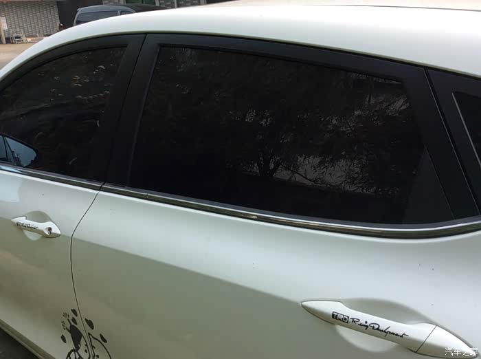 如何快速撕掉车窗膜 500_wKjBzVXedyWALoBZAAbNoQHcyqs613.jpg