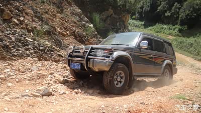 硬汉帕杰罗V33,V93搭档冲上黑风山,野宿一夜希拉里水路穿越出!