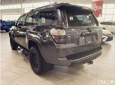 丰田4runner,整体设计更加粗犷豪迈