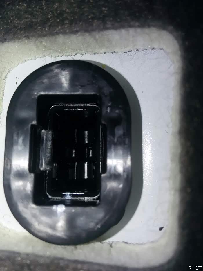 【图】求指点 后排坐垫卡扣是不是坏了