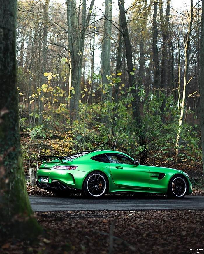 好一辆绿色恶魔:奔驰amg gtr!