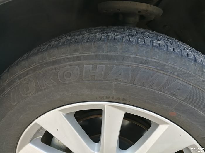 【图】请问各位的CX5轮胎有这样起皮的吗?_
