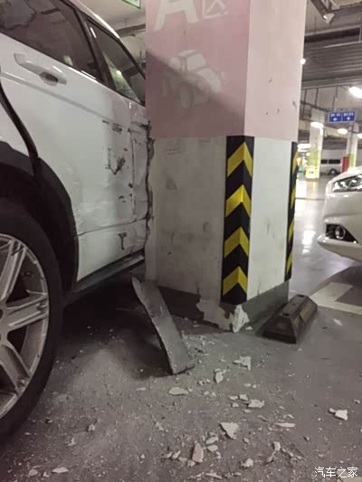 撞挺惨的 新车 一连撞几次 当场没报案 保险全赔吗