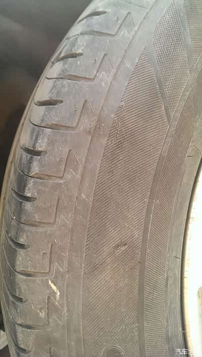 ER33 UZ 215\/6016R轮胎实体店和京东价差太