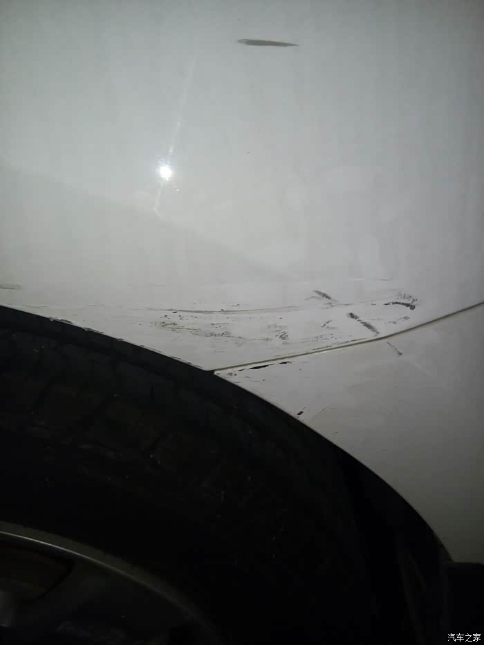 【图】亲眼看到车被撞。人还跑了。车友们报警