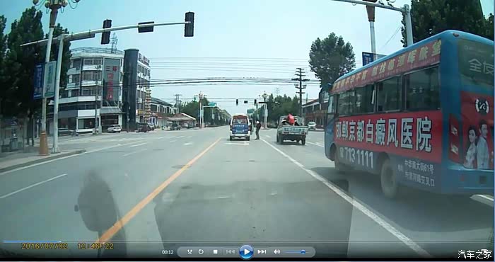 绿灯不走算违法吗 500_wKgH0ld3Z-qAFdSNAAMVnxm6aaw348.jpg