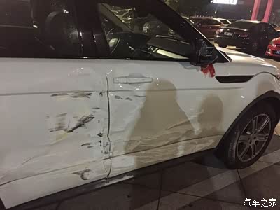 撞挺惨的 新车 一连撞几次 当场没报案 保险全赔吗