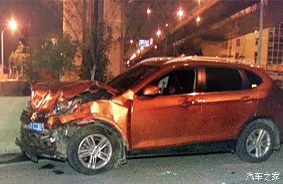 805昆明万宏路GS5疑似毒驾逆行事故_传祺GS