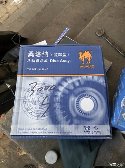 这是新买的离合器,买的配套的骆驼的,应该是真货吧.当地买的.