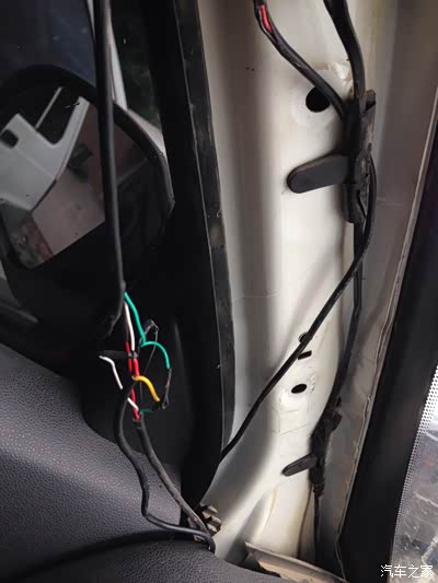 主机终于到了!主要是一个摄像头,两个屏幕显示