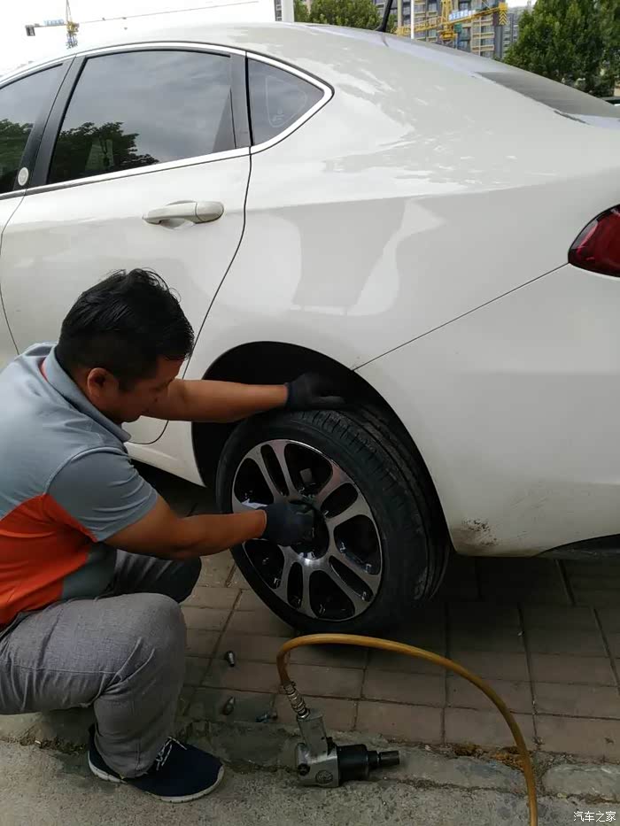 哪里换轮胎比较好又便宜 500_wKgH0lnMtPyASFCrAAIvQRncl9M169.jpg