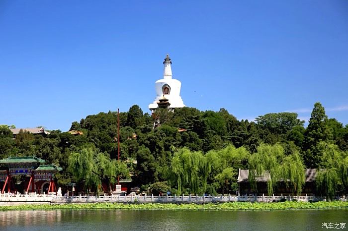 【图】北京蓝天与北海公园的白塔 太液池相遇