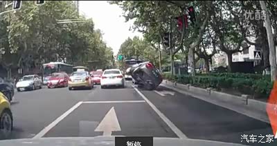 思域追尾科鲁兹瞬间被干翻,上海通用质量真不