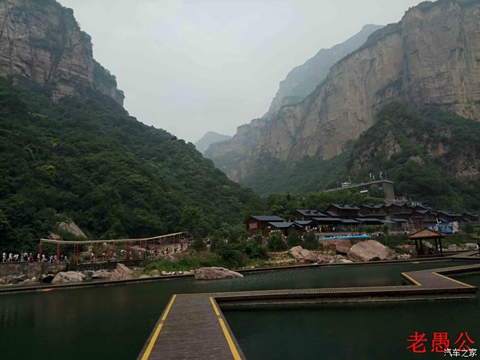 六旬老兵独驾新乡宝泉风景区