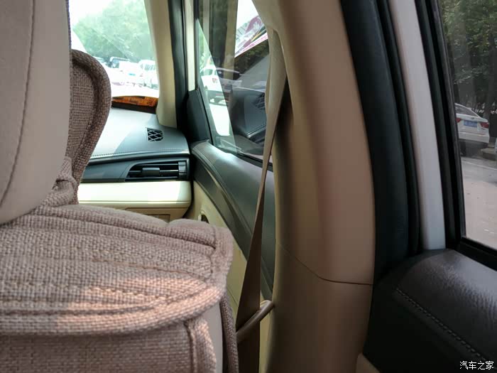 坐副驾驶不系安全带 500_wKgH01lWI6iAFedSAEdOMutYxfc949.jpg