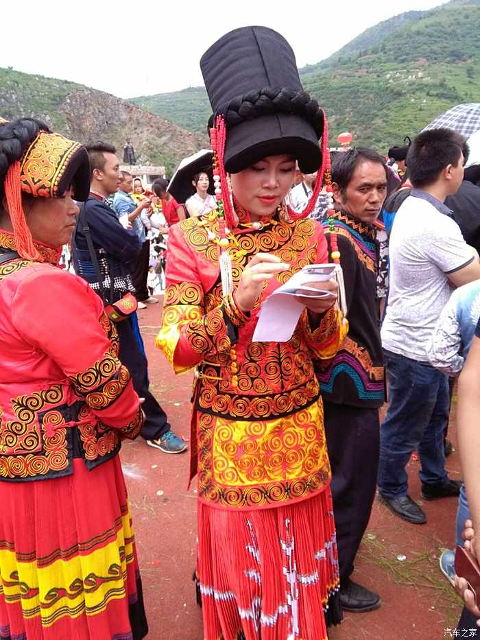 昭通彝族火把节,六祖文化广场祭祖.