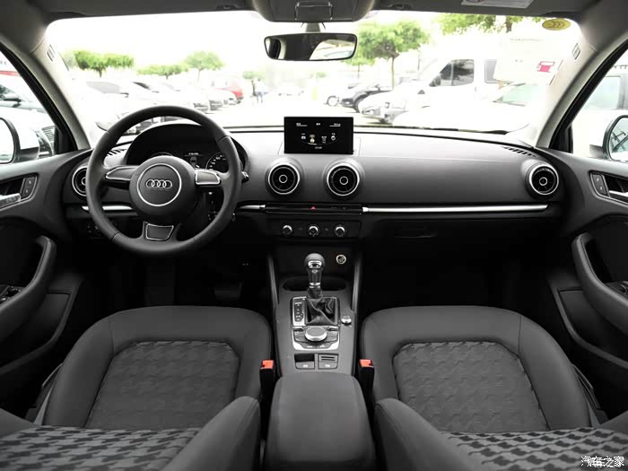 【图】问一下,A3三厢进取版的显示屏可以升降