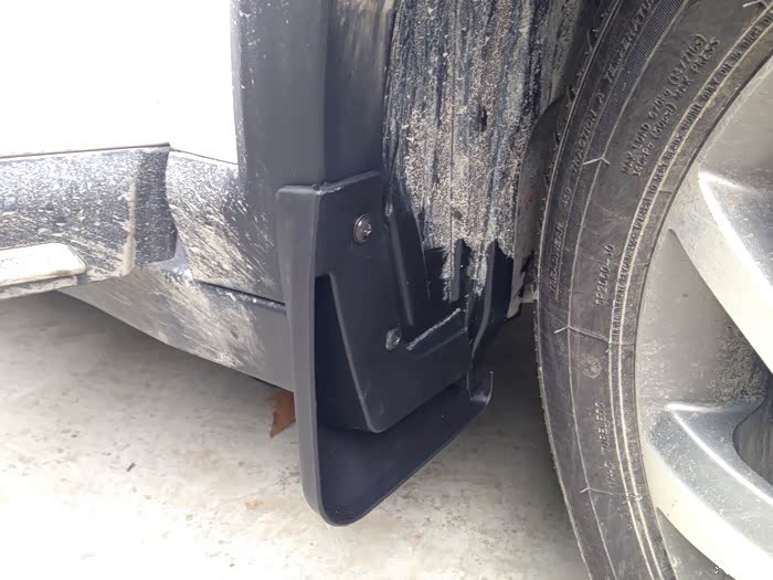 西安部分路段太难走 长安韦郭路多处塌陷