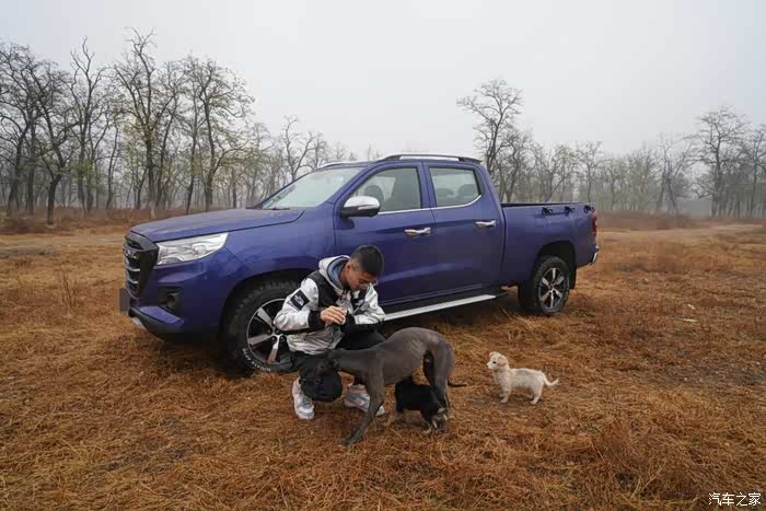 疯狂猜成语一个老人一只狗一辆车_一的成语疯狂猜成语图