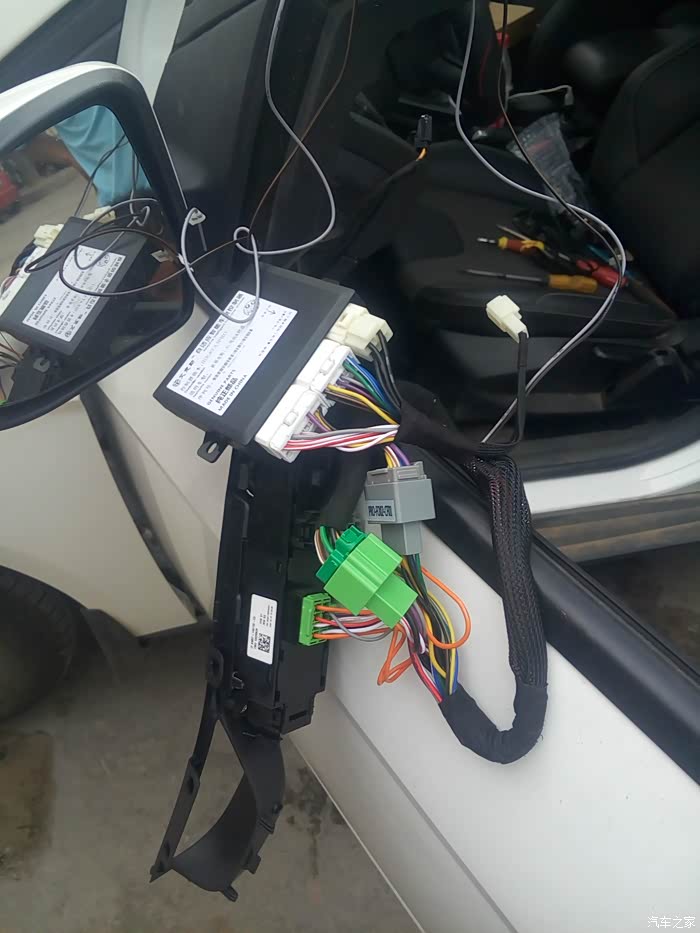 2012款新福克斯手动风尚加装一键升窗器_福克