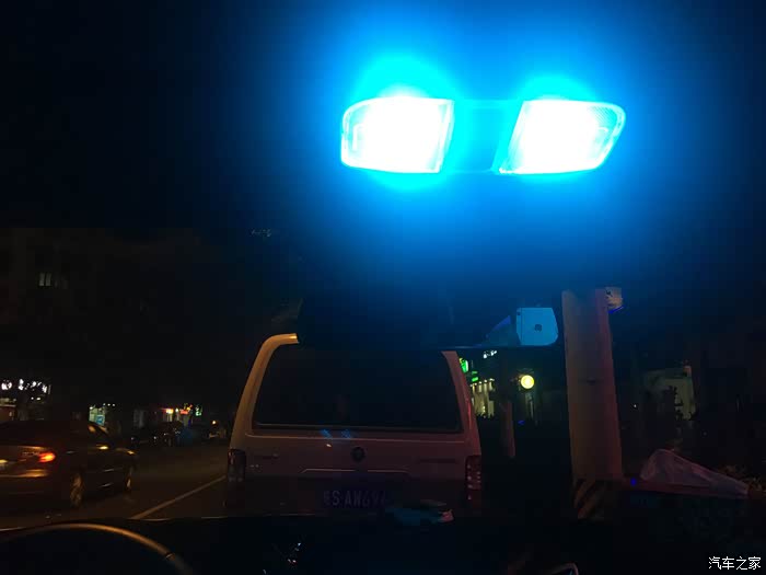 蓝色灯光怎么改变颜色 500_wKgH4ldlE_mAIr91AAbZkiICEOs127.jpg