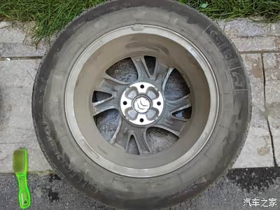 小爱升级16寸轮毂,安装副驾拉手、开通定速巡