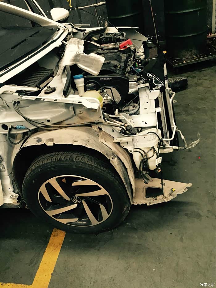 【图】发生交通事故时,你应该怎么做?_雪铁龙