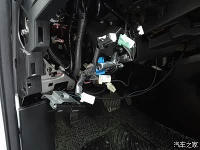 闲得有点疼,把大灯高低调节开关改个位置。