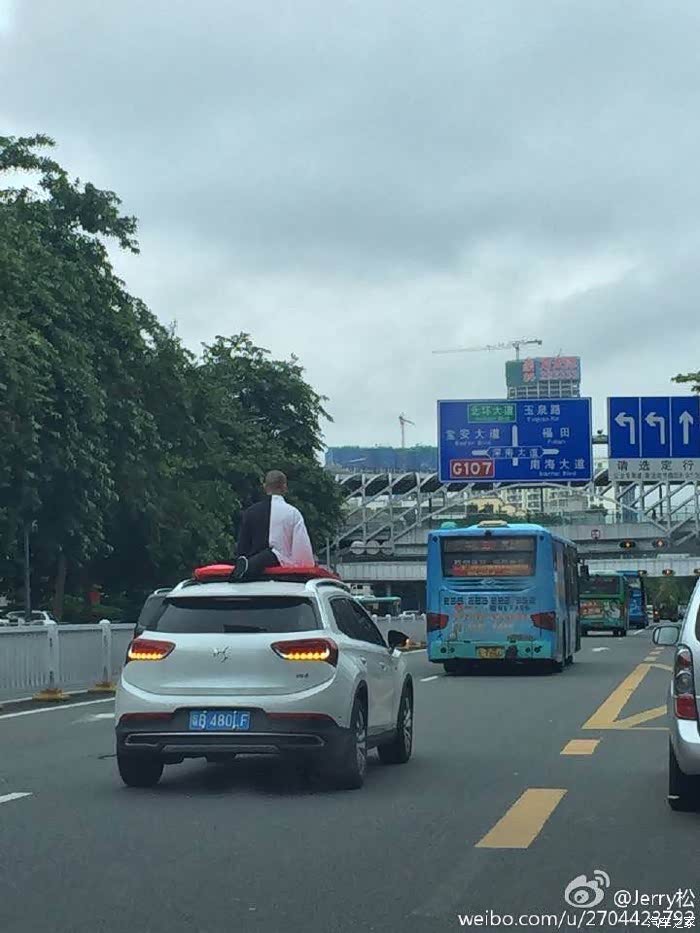 【图】坐在车顶上喝酒到底算不算酒驾_宝马3