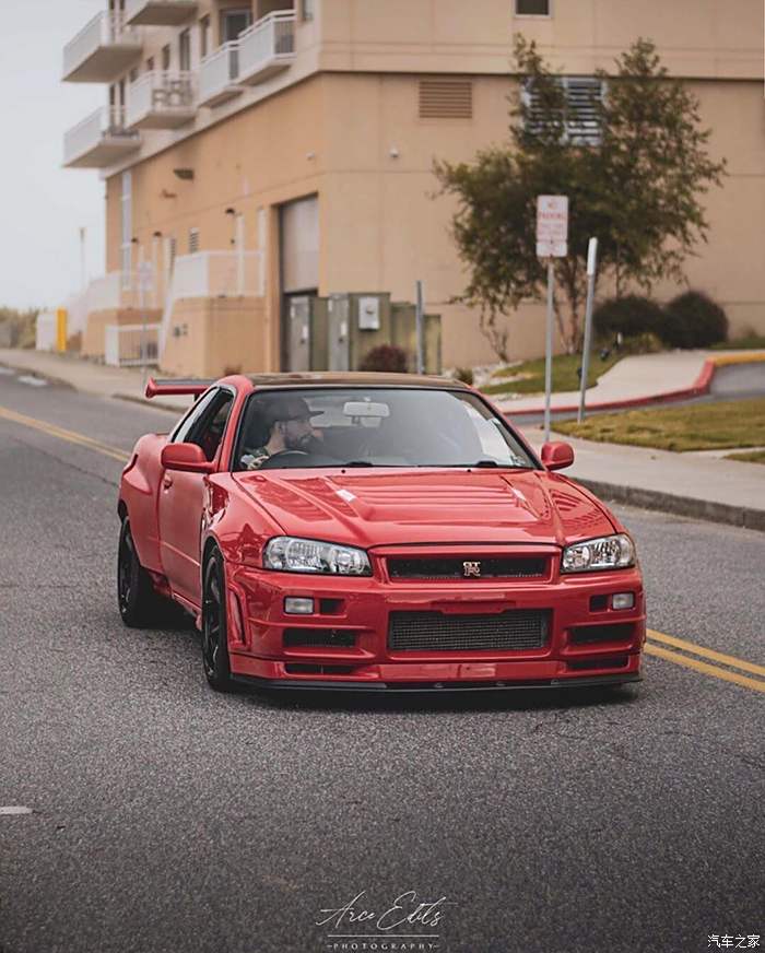 日产skyline r34 gtr,好看的一抹红色