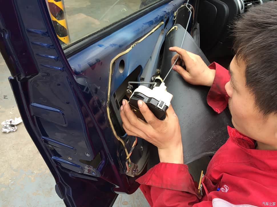 丽驰电动四轮锁块安装方法步骤