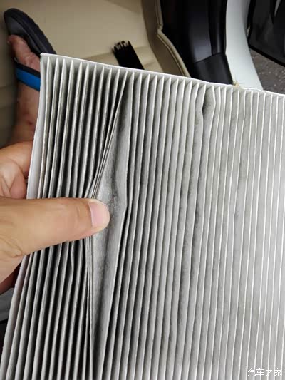 空调滤芯还是尽早换吧,看看才开了一个月的空