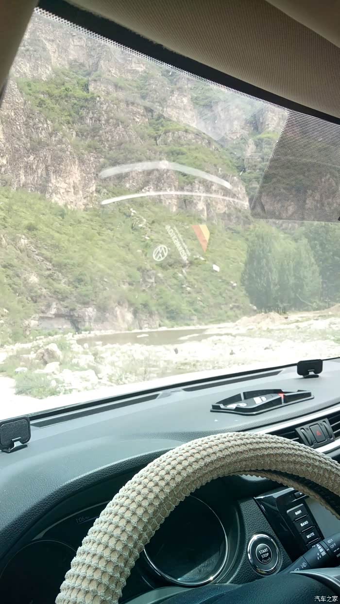 【图】轻度越野穿越峡谷 峡谷河道干旱雨季前