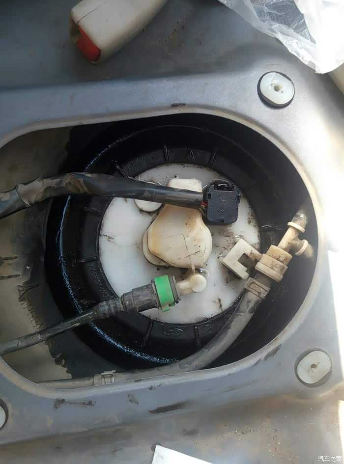 【图】油箱汽油泵处漏油问题_马自达6论坛
