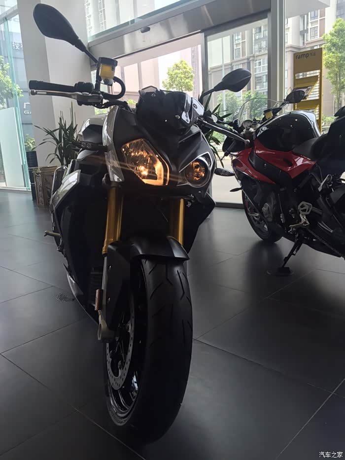 【图】宝马S1000R提车作业!