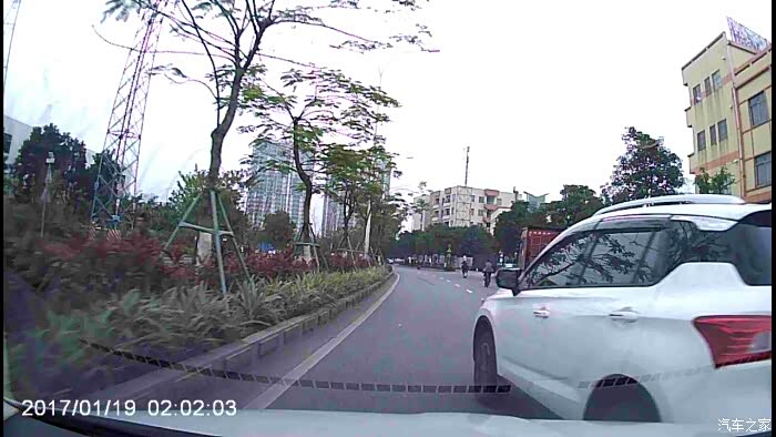 【图】开传奇牛逼哦!难怪中国车祸这么多_传祺