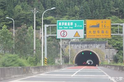 高速路,从石棉至拖乌山菩萨岗隧道的连续51公里坡道,又堪称"魔鬼中的