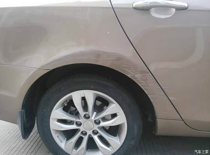 【图】车被刮了,要补漆钣金,想请教要多少钱?