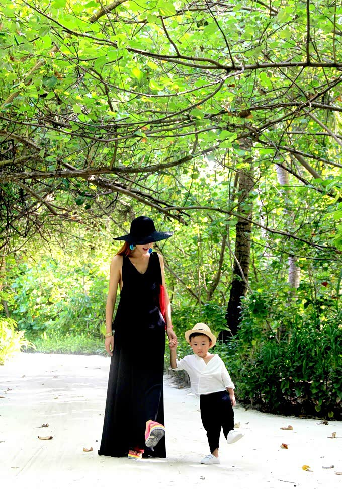 小宝和媳妇儿去马代度蜜月,海边火辣比基尼大