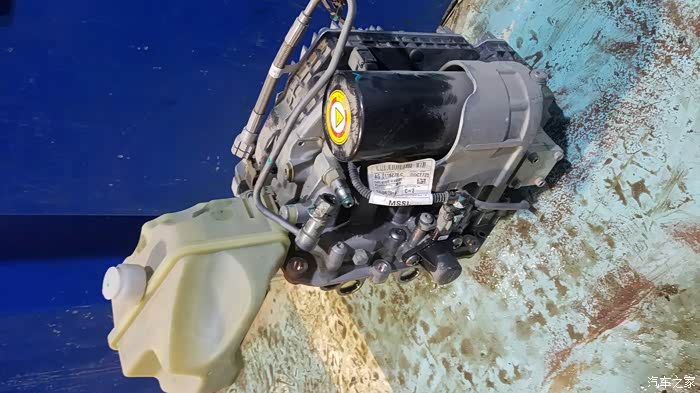 【图】变速箱机电控制单元漏油,换新!还不错!赞