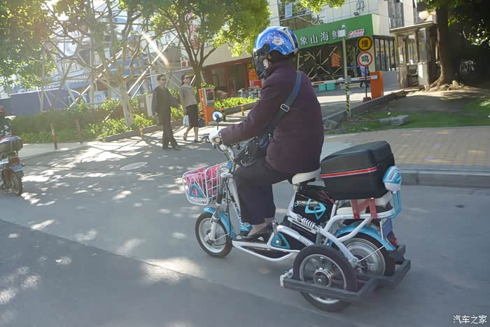 【图】路见电瓶车加辅助轮改装,家里一定有能