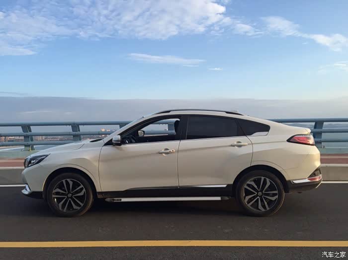 歌唱我们亲爱的祖国,从今走向繁荣富强!