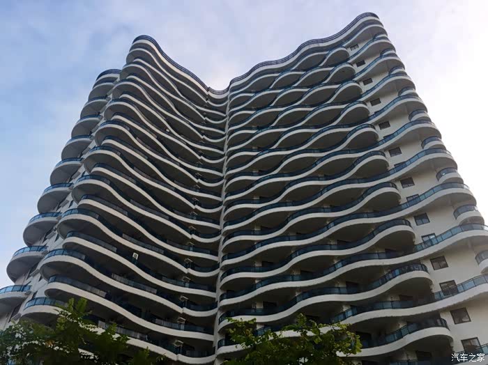 歌唱我们亲爱的祖国,从今走向繁荣富强!