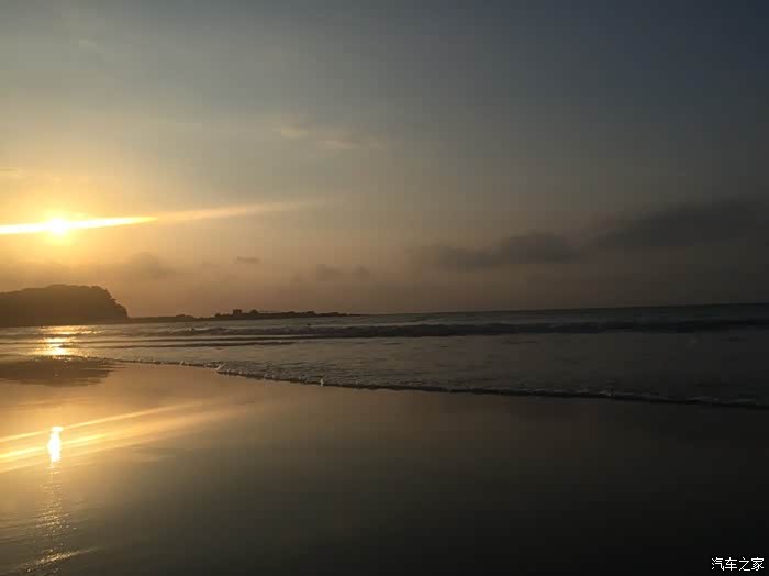 歌唱我们亲爱的祖国,从今走向繁荣富强!