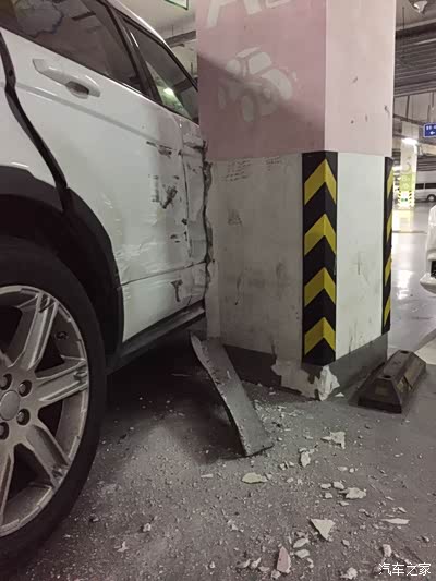 撞挺惨的 新车 一连撞几次 当场没报案 保险全赔吗