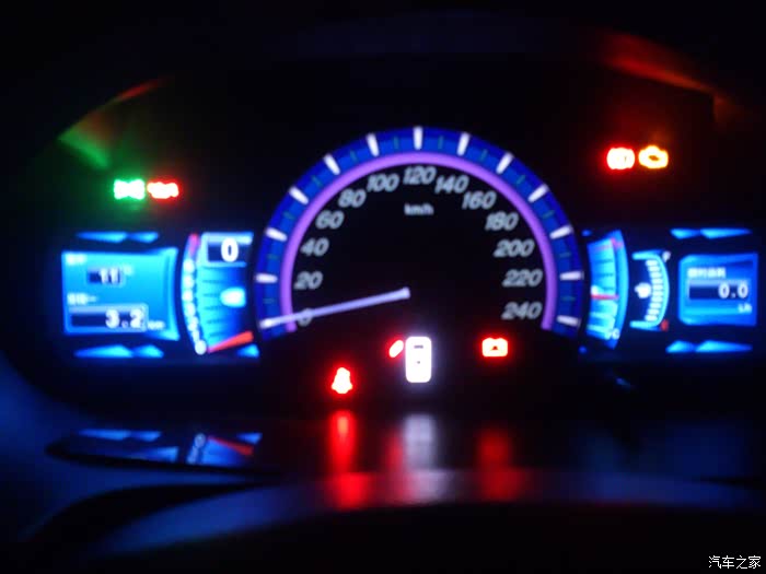 怎么看油箱是否满格 500_wKgH5FaY49OAAmjgAAr_xcfDHlc112.jpg