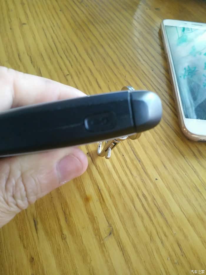 无钥匙启动钥匙没电了怎么开门 500_wKjByVjvOI-AdwpUAAlNAOYFHCM199.jpg